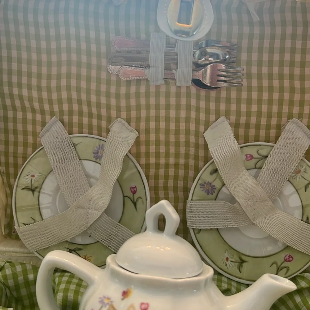Vintage, MCM.  children’s five and over, porcelain tea set, with basket. - Picture 7 of 13